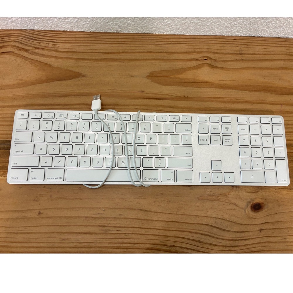 Apple A1243 USB Wired Aluminum Keyboard